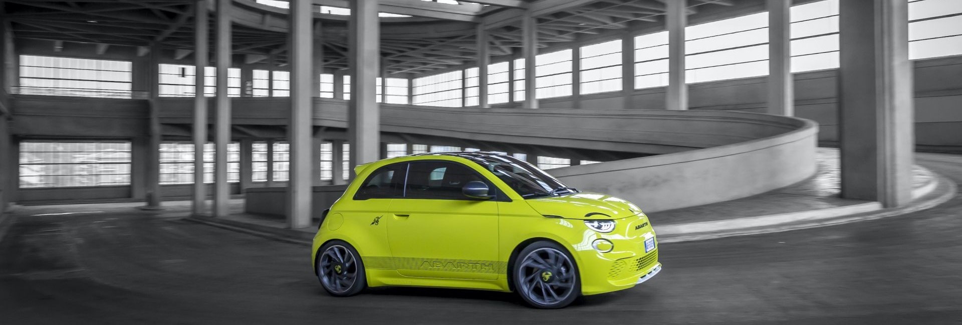 A német autópiac egyik legjobb autójának választották az Abarth 500e-t