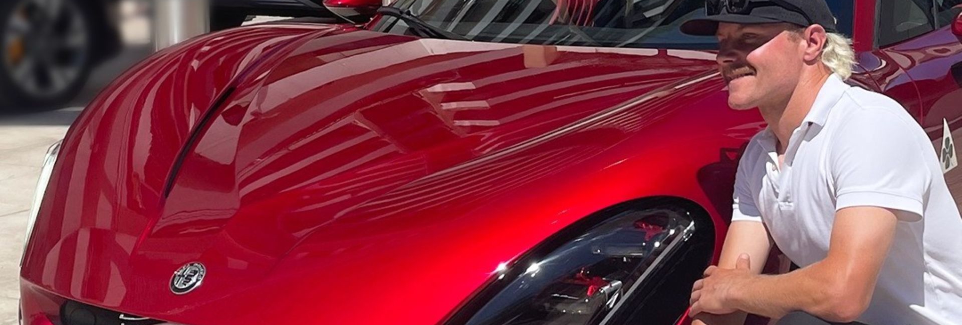 Bottas átvette vadonatúj szupersportautóját, egy Alfa Romeo 33 Stradalét