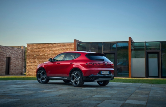 Új pajzsot (is) kapott az Alfa Romeo Tonale