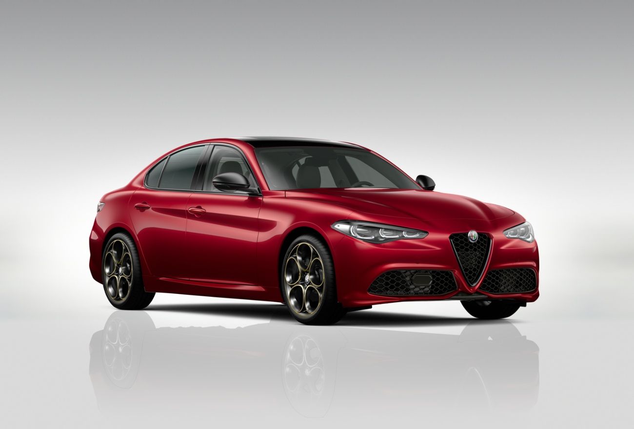 alfa-romeo-giulia-piros-carnet-riegler-keszletakcio