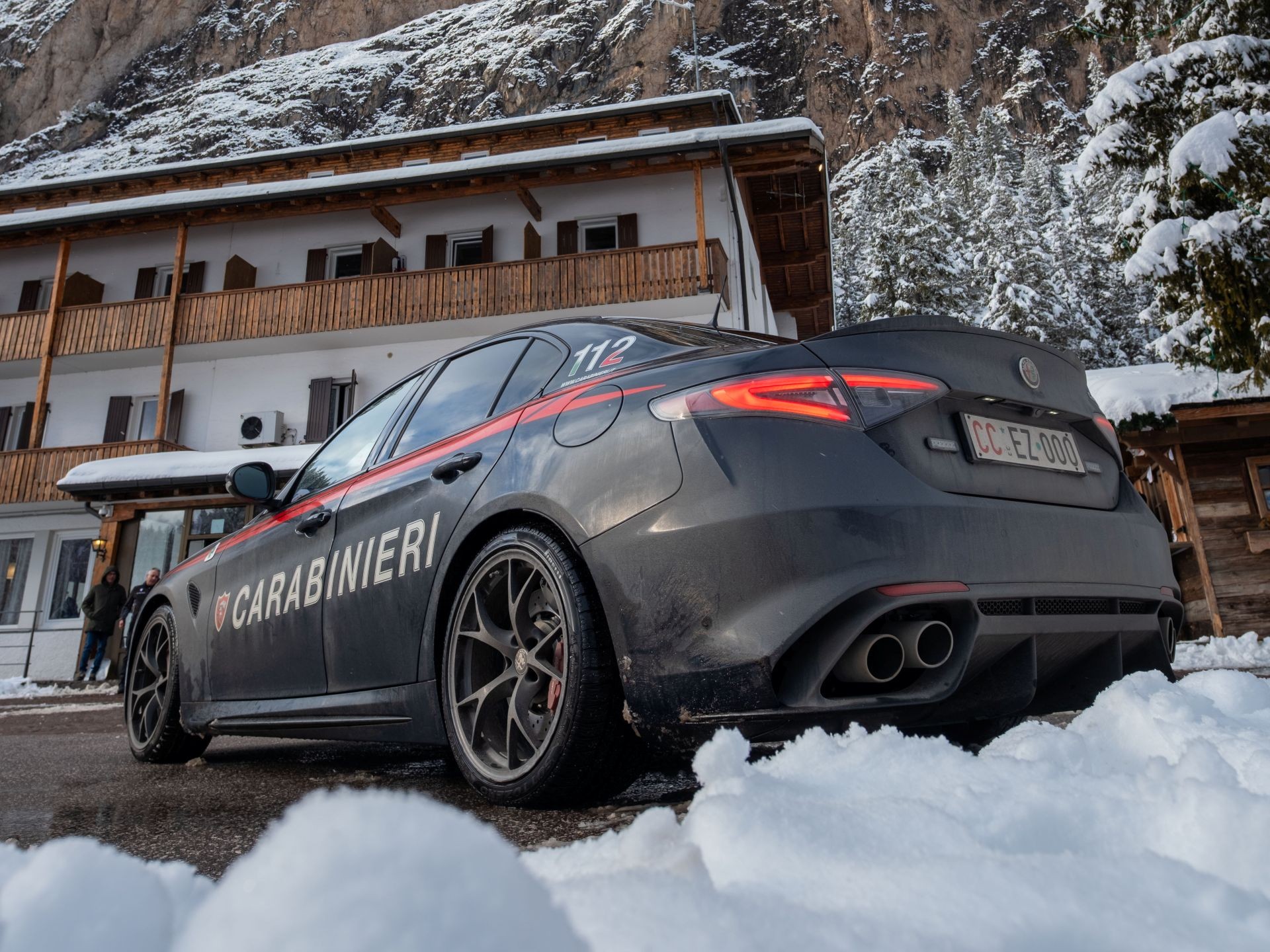 giulia-quadrifoglio-carabinieri-carnet-hir-3
