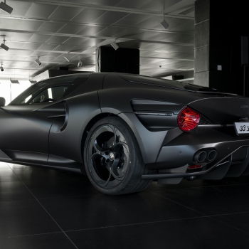 Az Alfa Romeo fekete gyöngye: itt a 33 Stradale „Perla Nera”! 