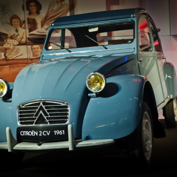 77 éves a Citroën “Kacsa” 2CV
