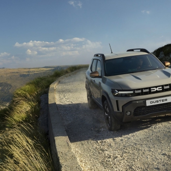 Világelső technológiával gazdagodnak a Dacia SUV-k