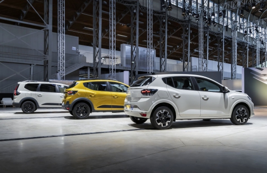 Erővel újulnak a Daciák