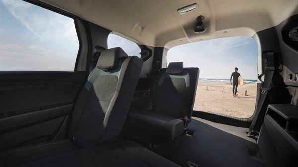 uj-dacia-jogger-csomagter