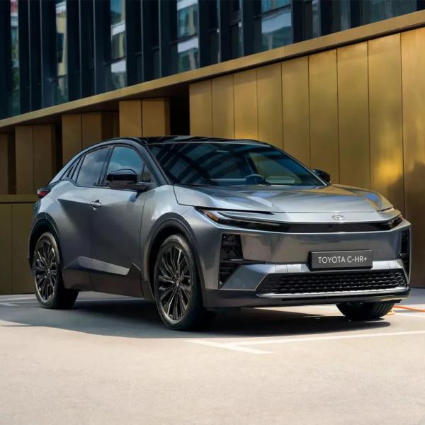 Toyota C-HR + / Már 14.890.000 Ft-tól!*