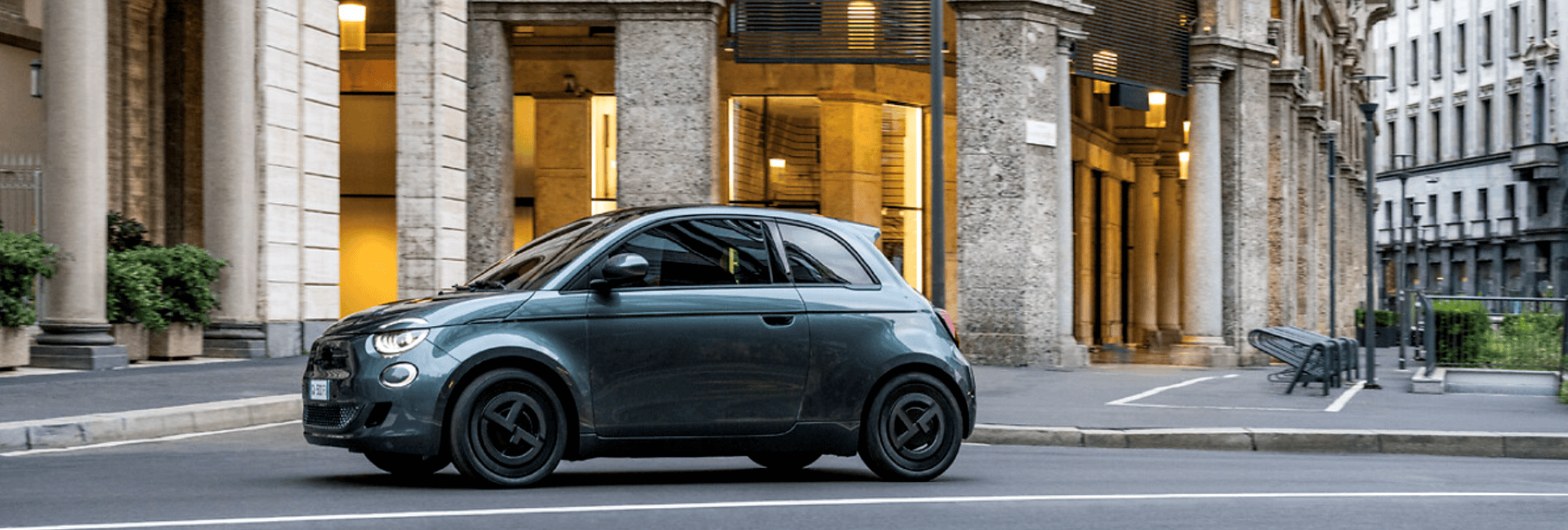 Giorgo Armani kiadás készül a Fiat 500e-ből