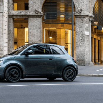 Giorgo Armani kiadás készül a Fiat 500e-ből