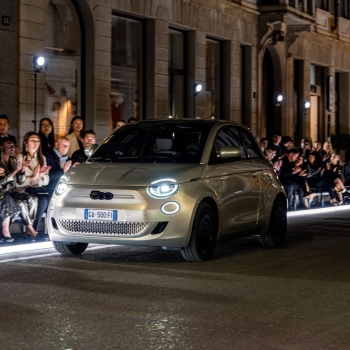 Magyarországon is rendelhető lesz a Fiat 500e Giorgio Armani gyűjtői kiadás