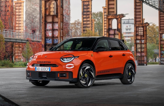 Alfa Romeók, Fiatok, Lanciák és Maseratik szállítják a téli olimpia versenyzőit és vendégeit