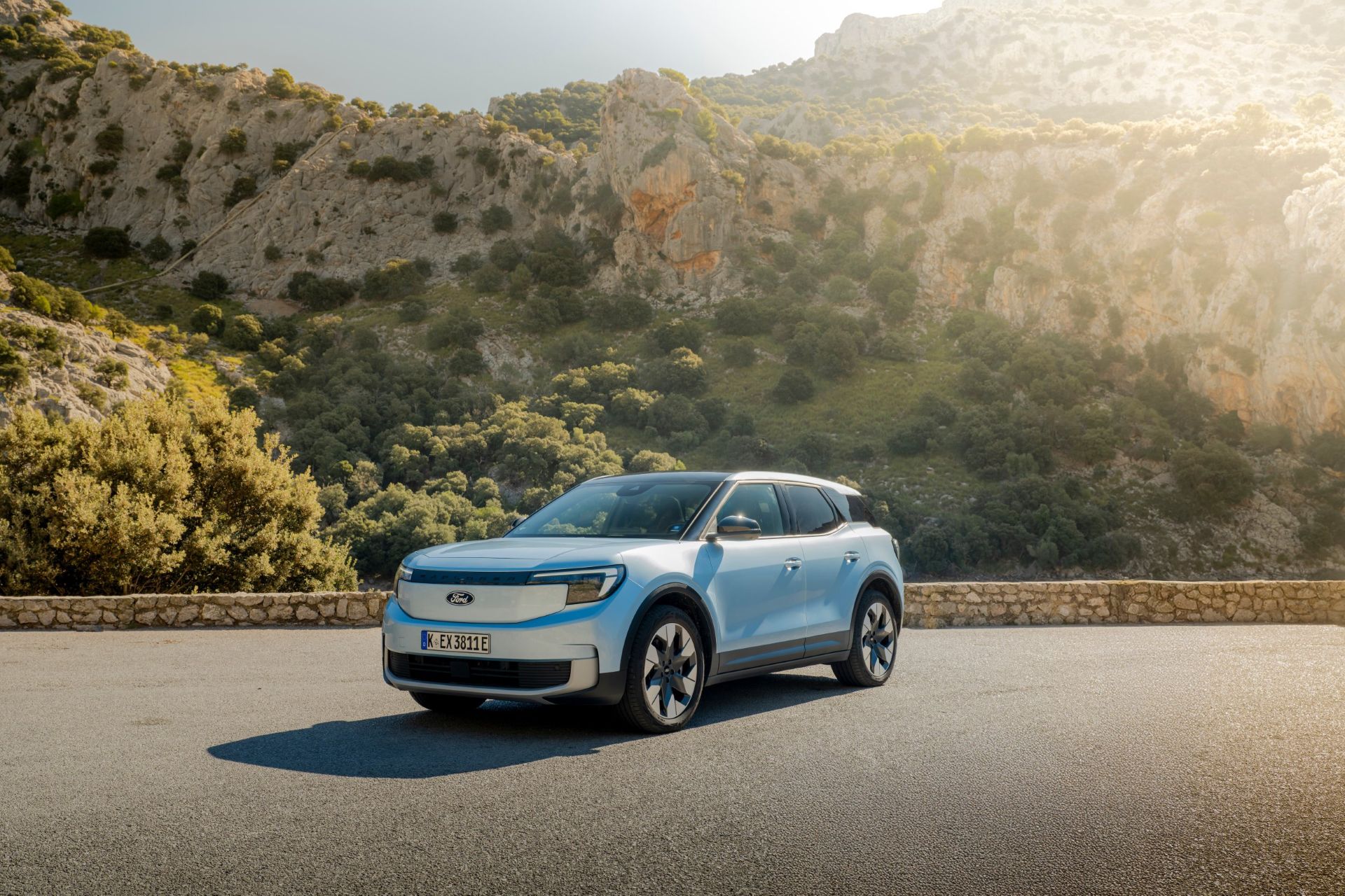 2026-ford-explorer-arctic-blue-exterior-carnet-hir-2