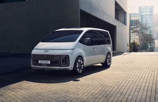 Magyarországra jön a Hyundai ufóbusza