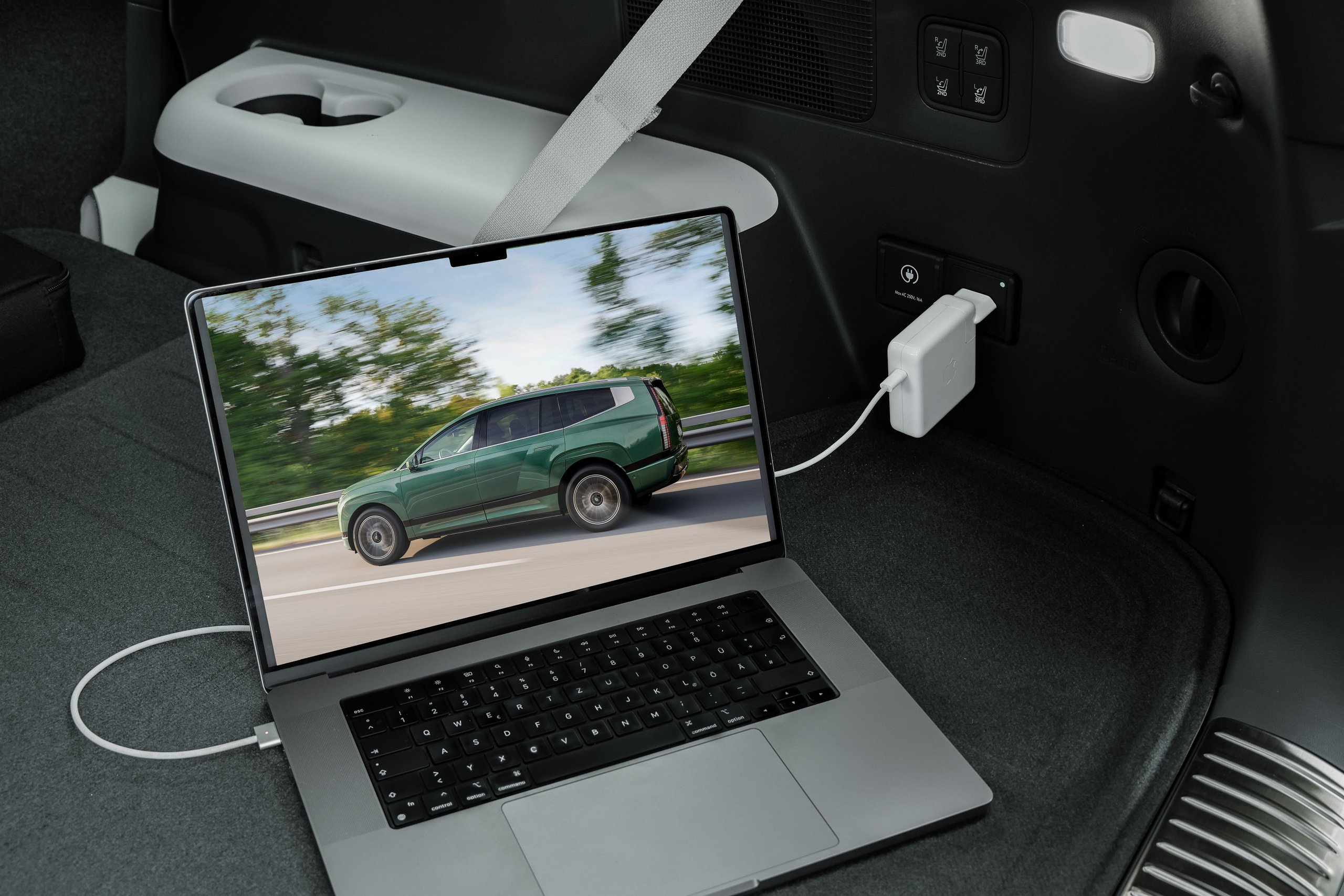 hyundai-ioniq-9-carnet-hir
