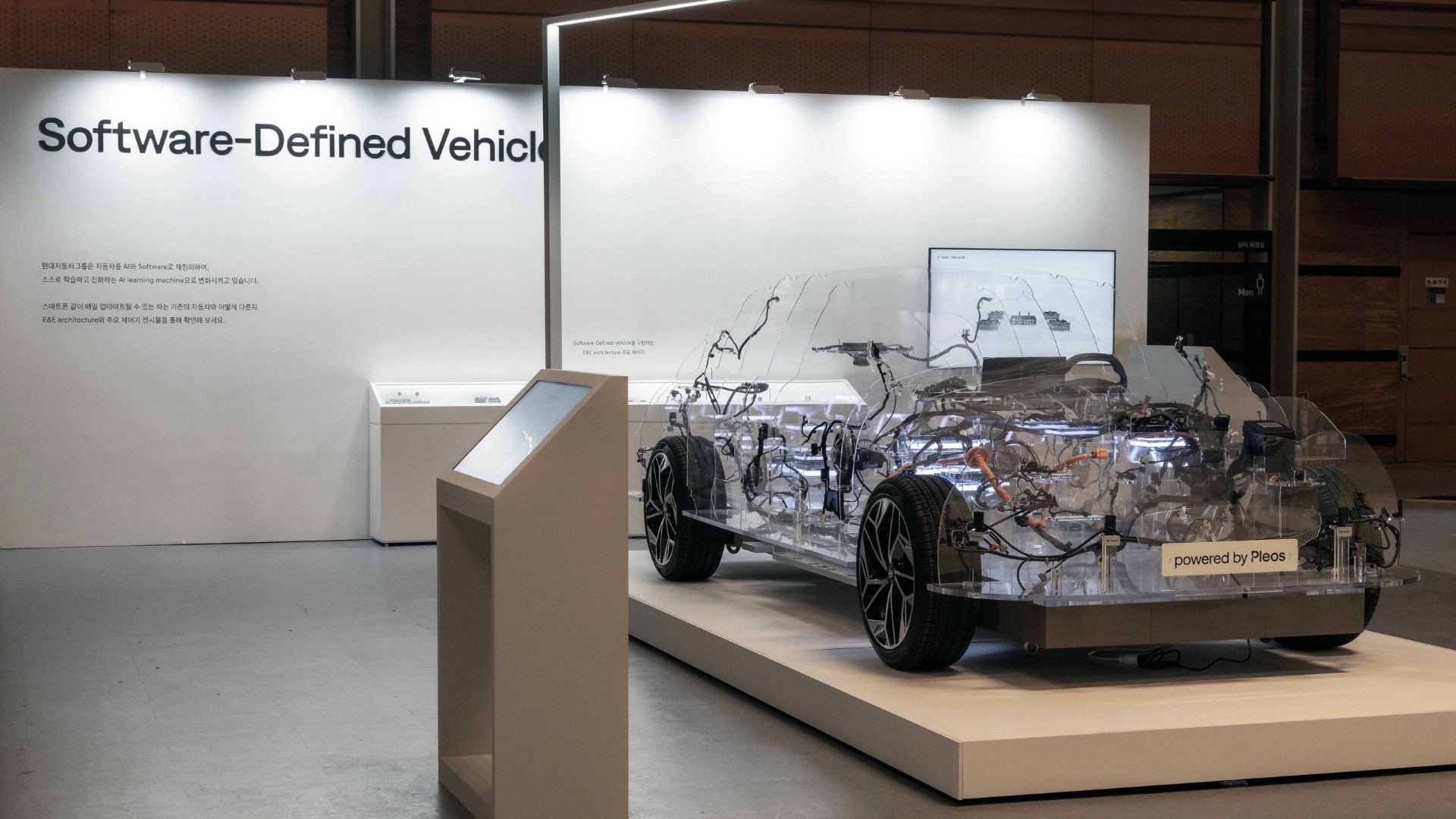 hyundai-launches-pleos-e_and-e-architecture-carnet-hir-2