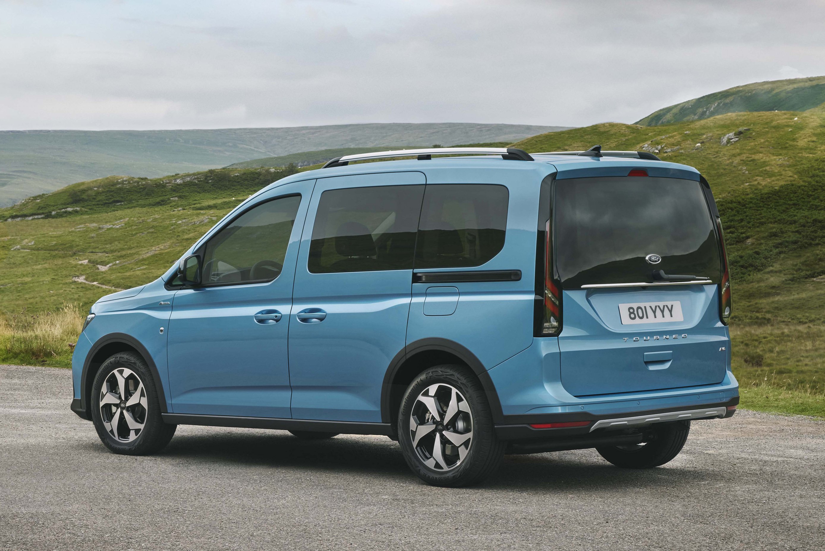 ford-tourneo-connect-csaladi-auto-carnet-hir