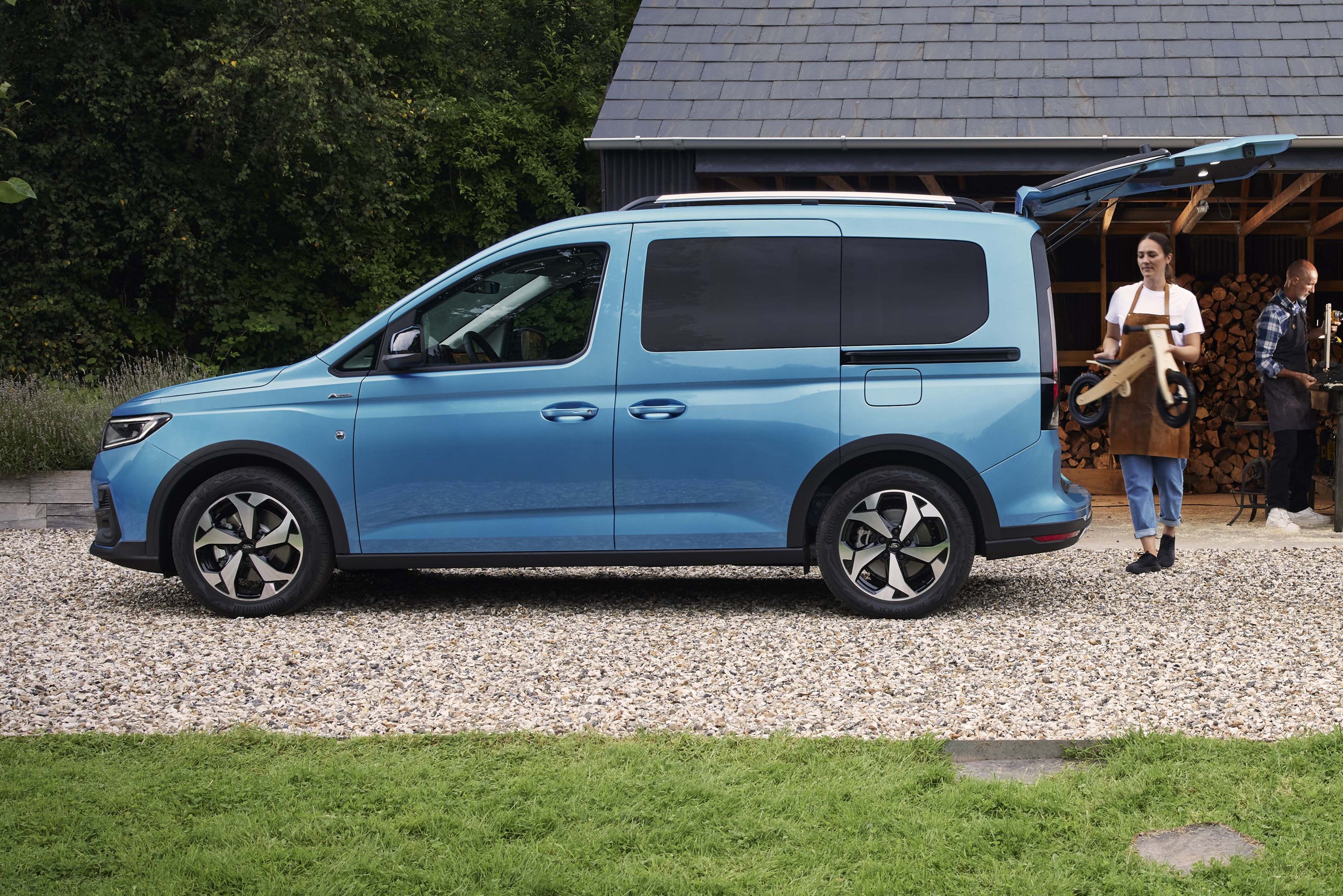 ford-tourneo-connect-csaladi-auto-carnet-hir