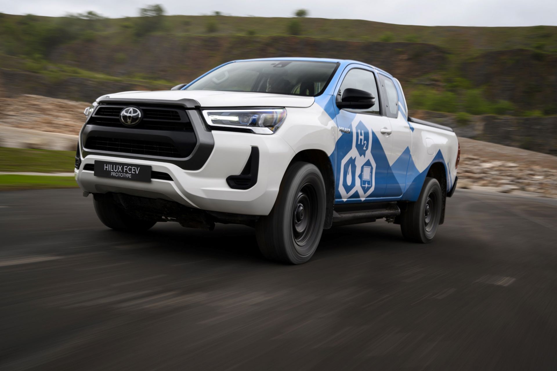 2024-toyota-hilux-fcev-prototype-dpl-static-carnet-hir-12