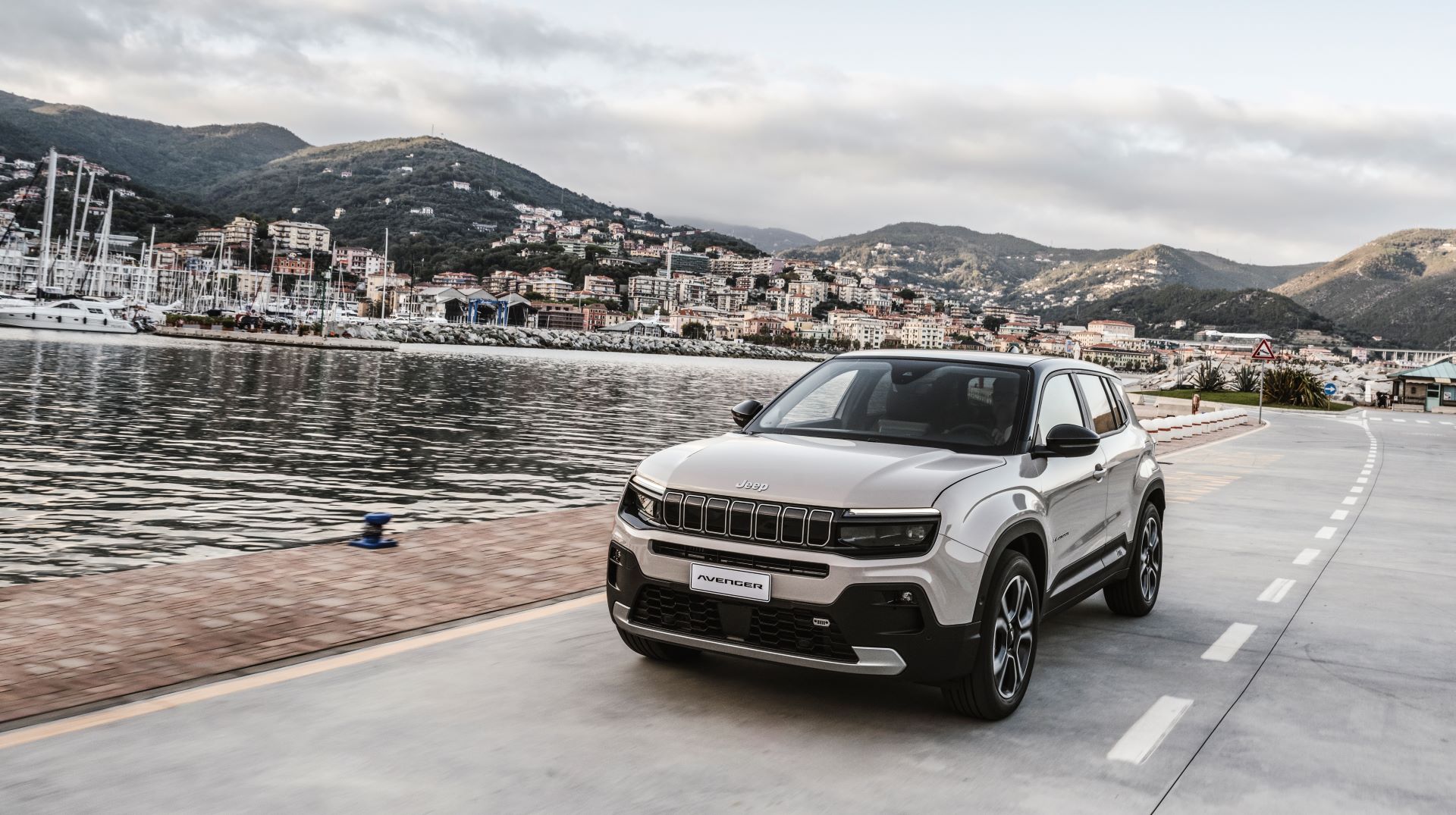 jeep-avenger-hybrid-carnet-hir-4