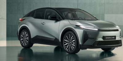 Villanyautó-cunamit indít a Toyota