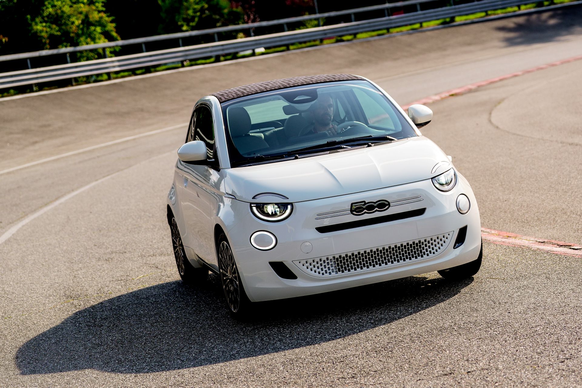 uj-fiat-500-hibrid-gyartas-carnet-hir-2