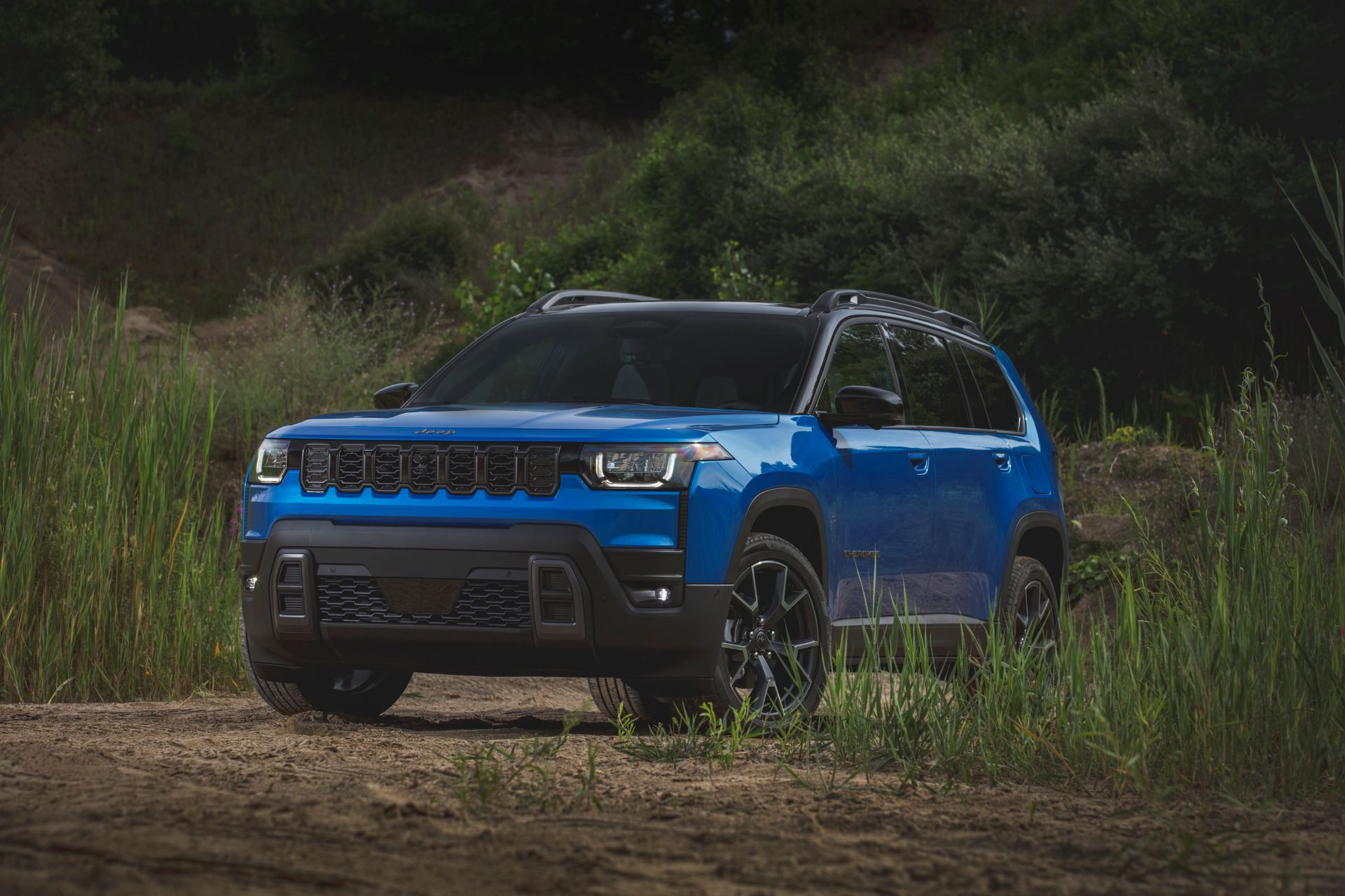 uj-jeep-cherokee-carnet-hir