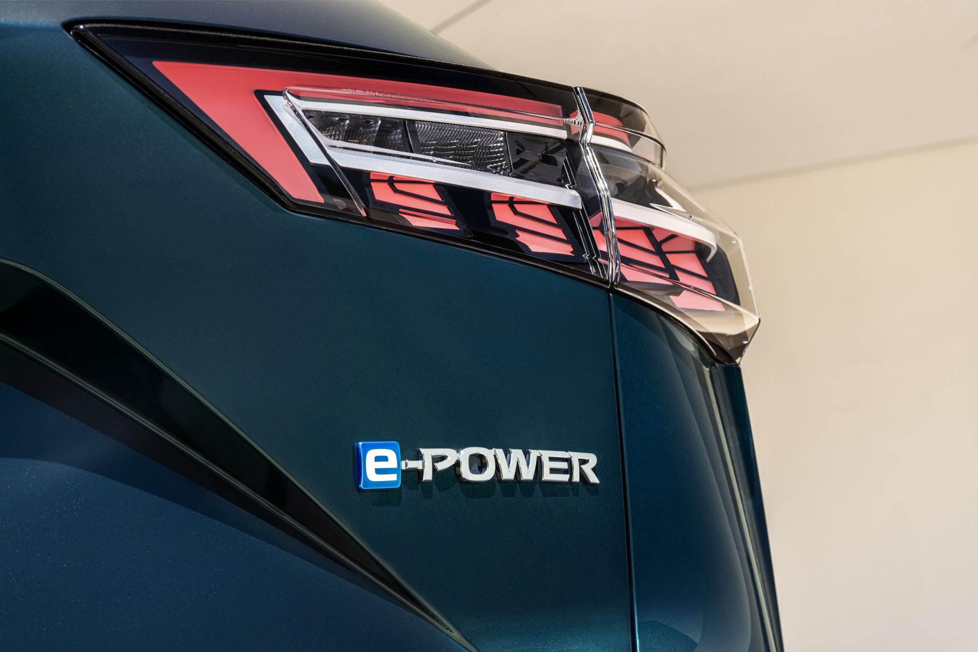 uj-e-power-nissan-qashqai-carnet-hir
