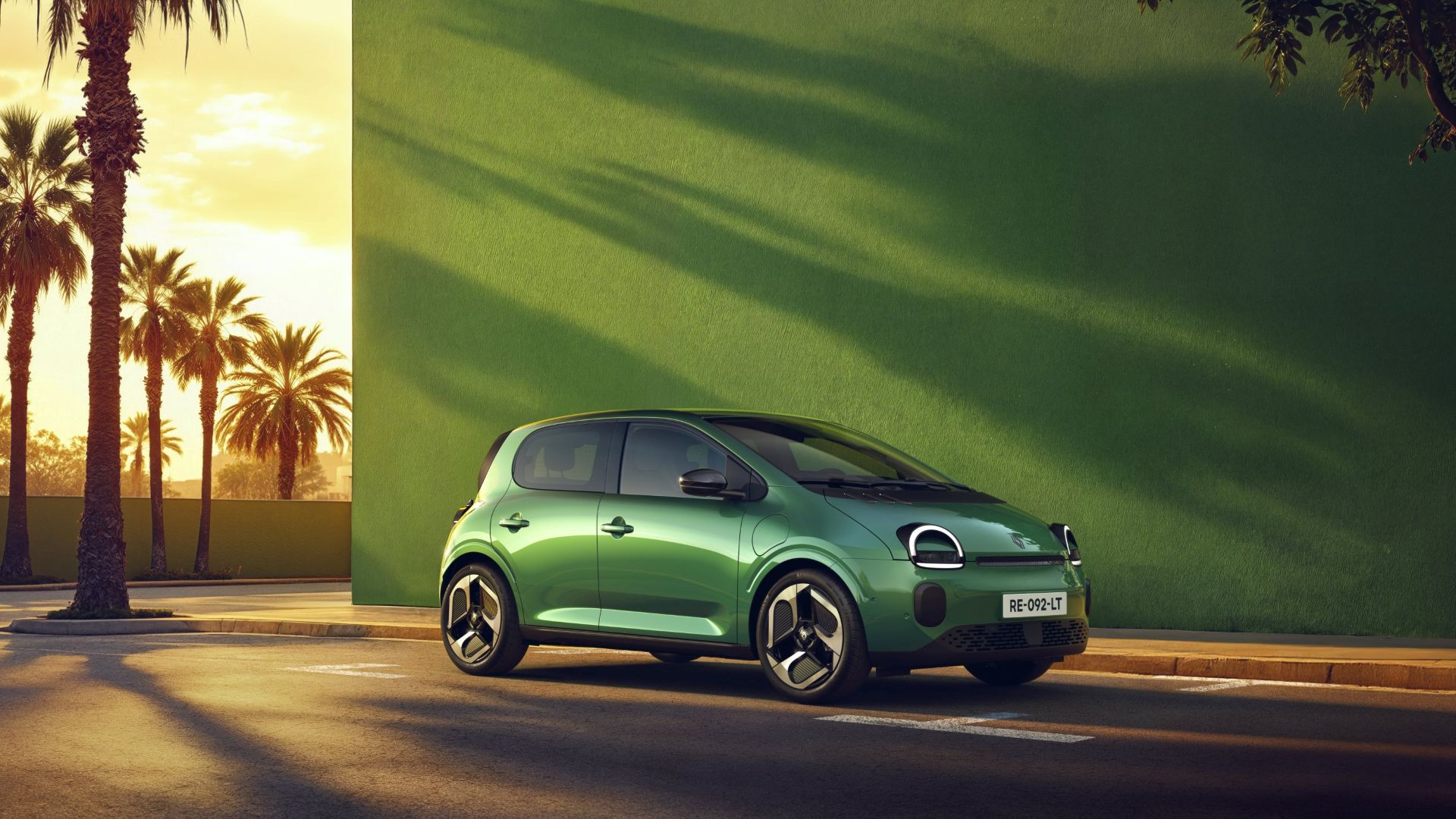 renault-twingo-e-tech-electric--absolute-green-carnet-hir-20