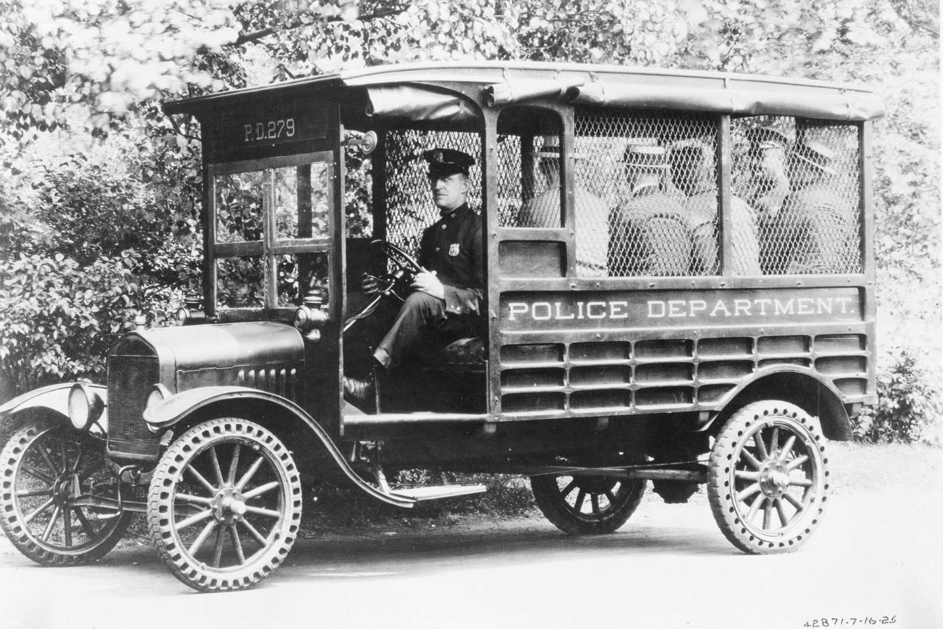 1918-ford-model-t-police-wagon-carnet-hir