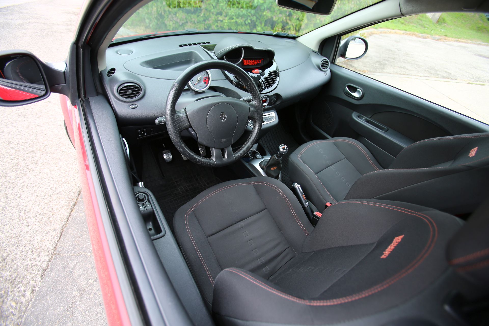 renault-twingo-rs-carnet-hir-5