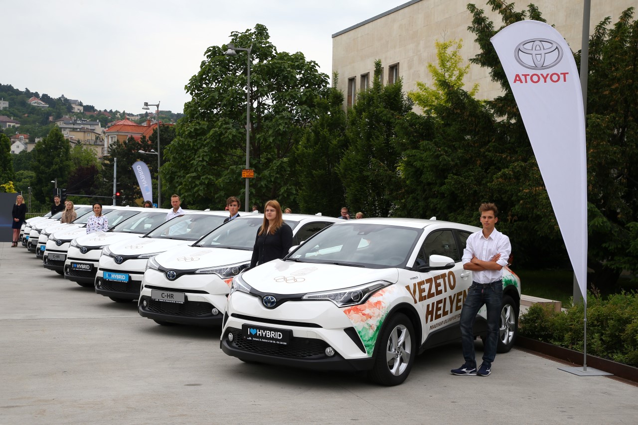 Újabb Olimpikonokat segít a C-HR