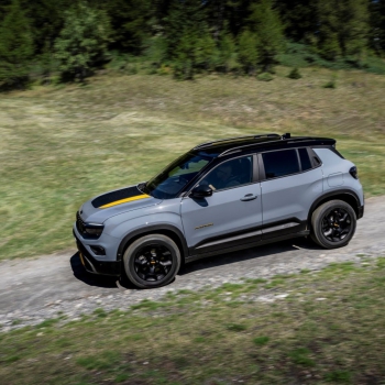 A Jeep Avenger lett az „Év kis SUV-ja” a 2024-es Top Gear Awards-on