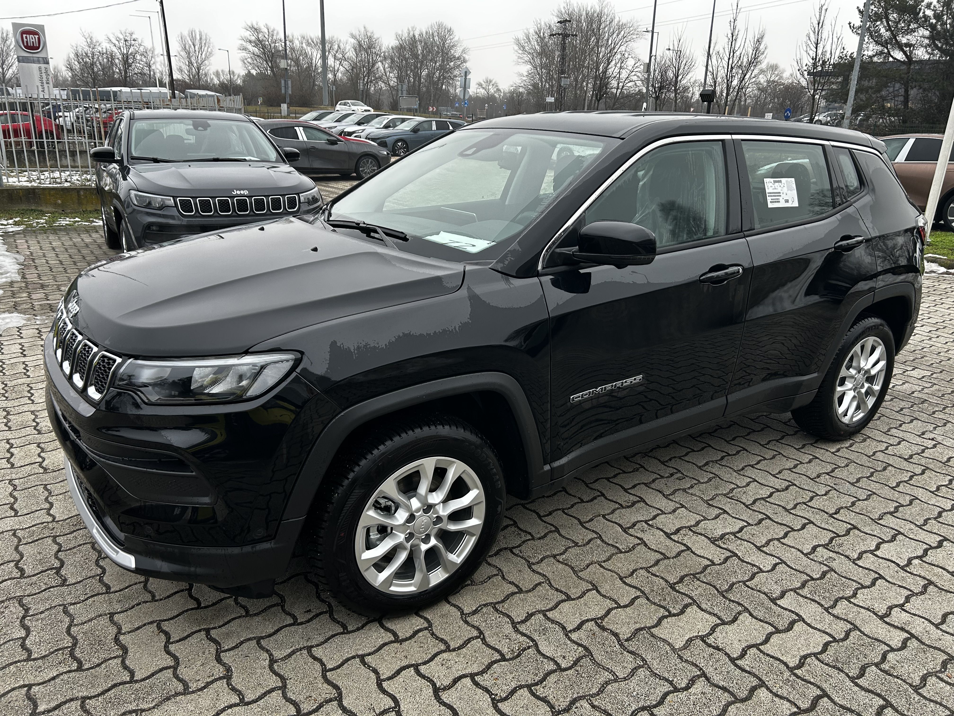 jeep-compass-fekete-carnet-riegler-keszlet
