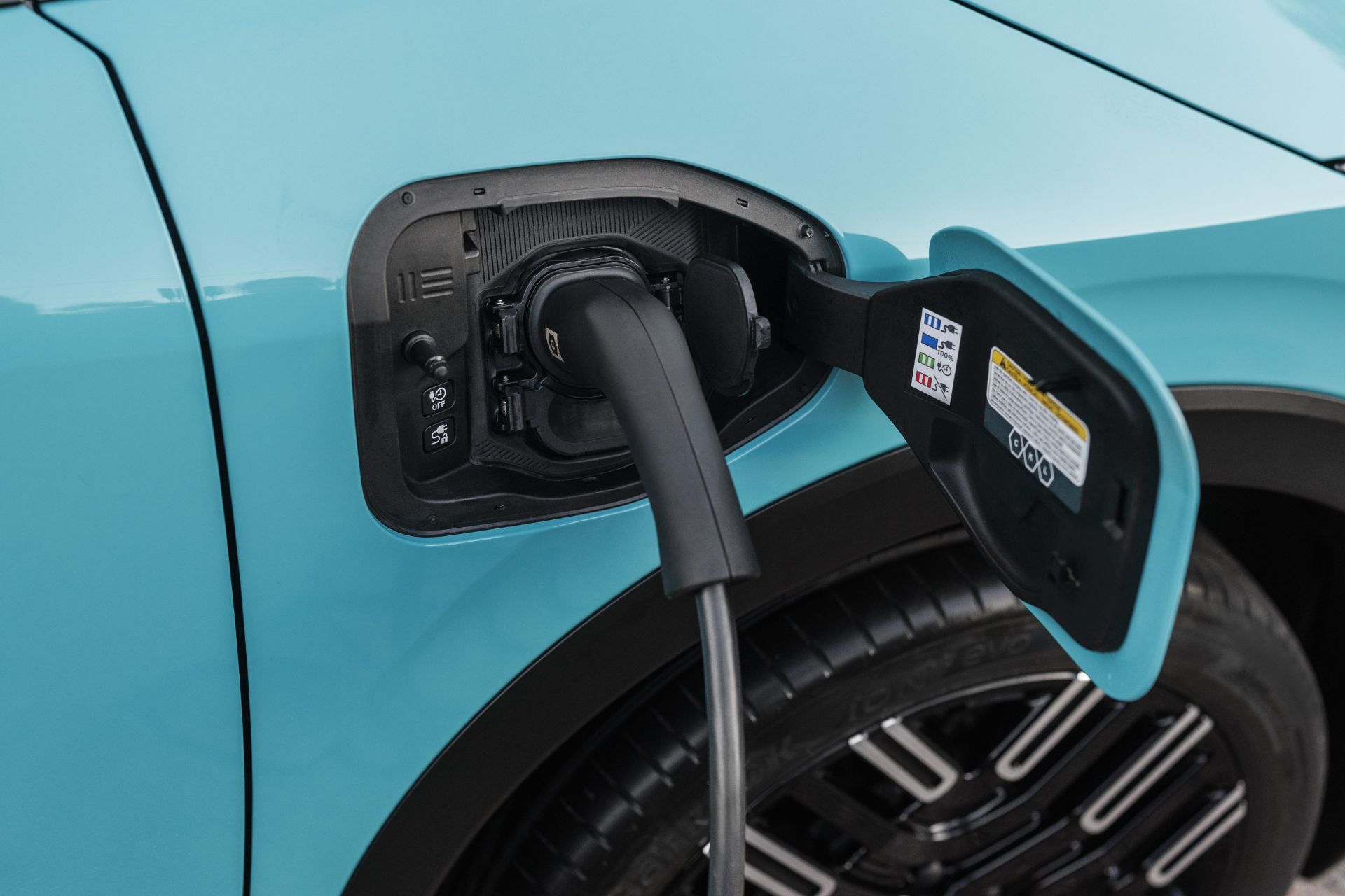 a-vilag-legjobb-hajtaslancai-kozott-a-nissan-leaf-carnet-hir-8