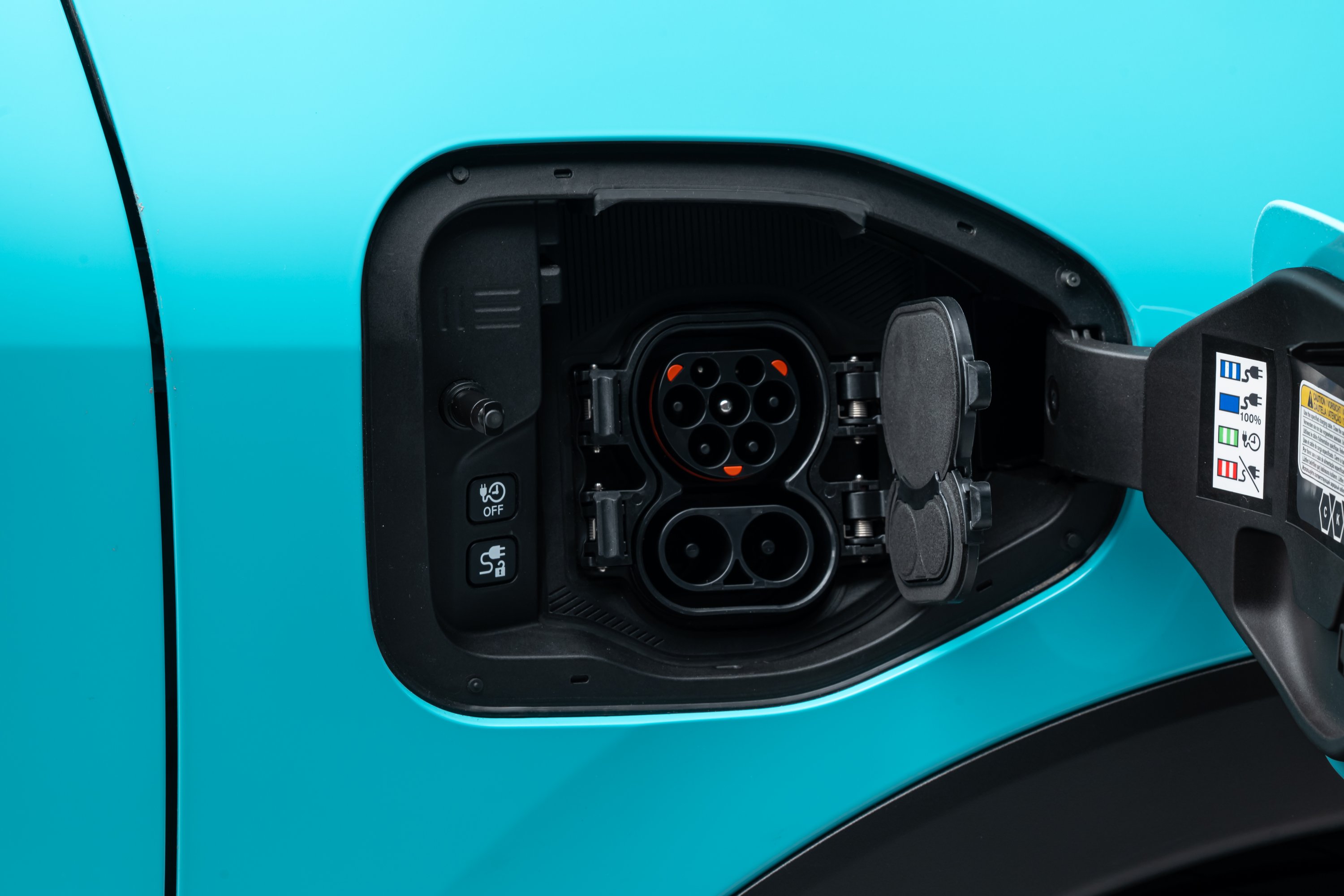 a-vilag-legjobb-hajtaslancai-kozott-a-nissan-leaf-carnet-hir-2