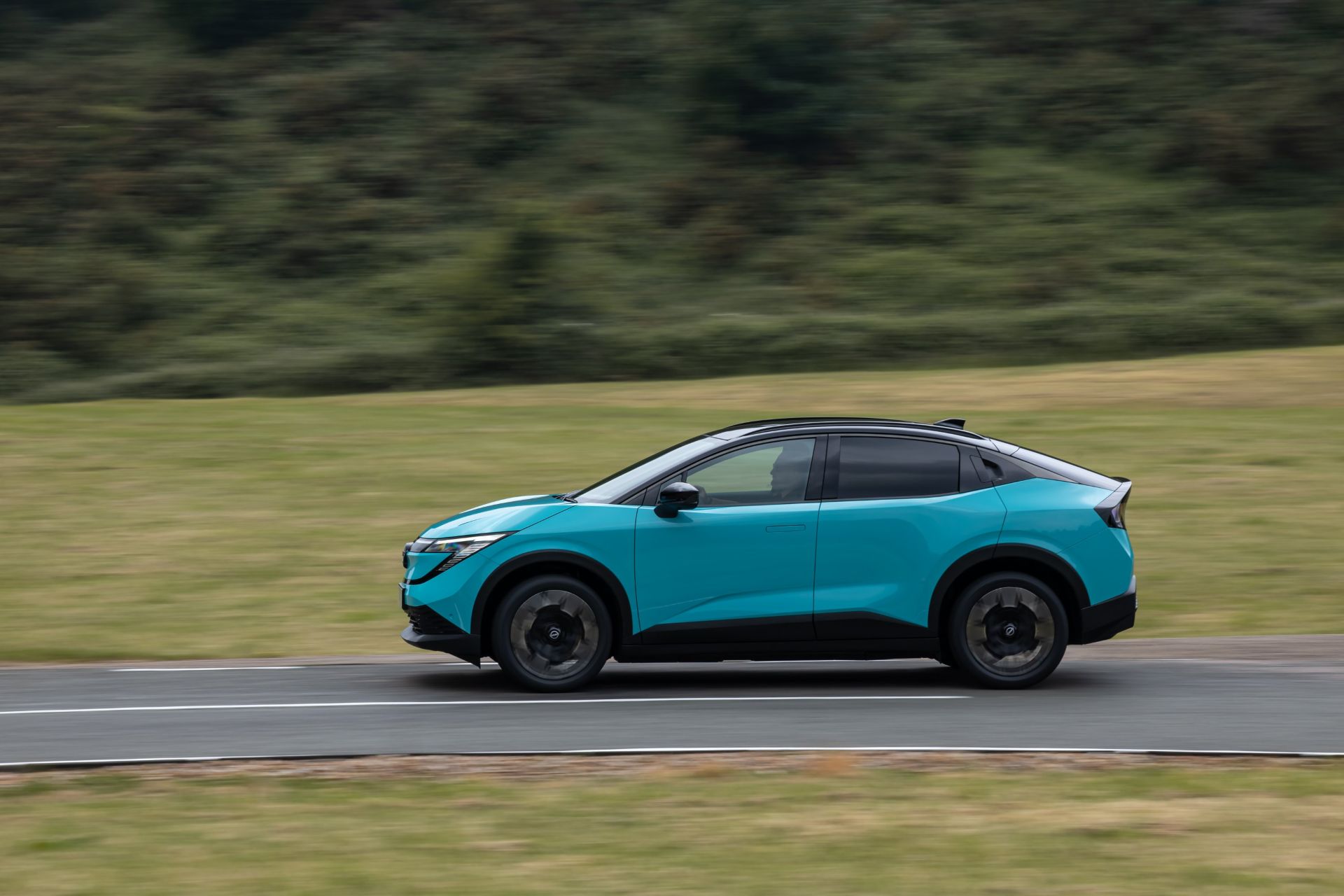 a-vilag-legjobb-hajtaslancai-kozott-a-nissan-leaf-carnet-hir