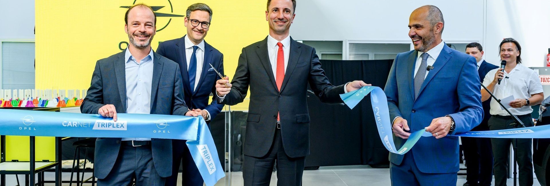 Opel kereskedést nyitott a CarNet