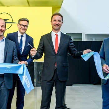 Opel kereskedést nyitott a CarNet