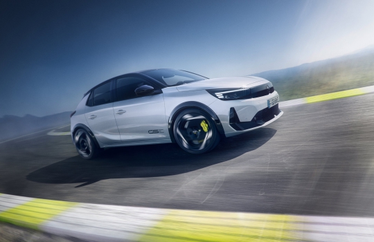 Sportautókat idéz az Opel új villanyrakétája
