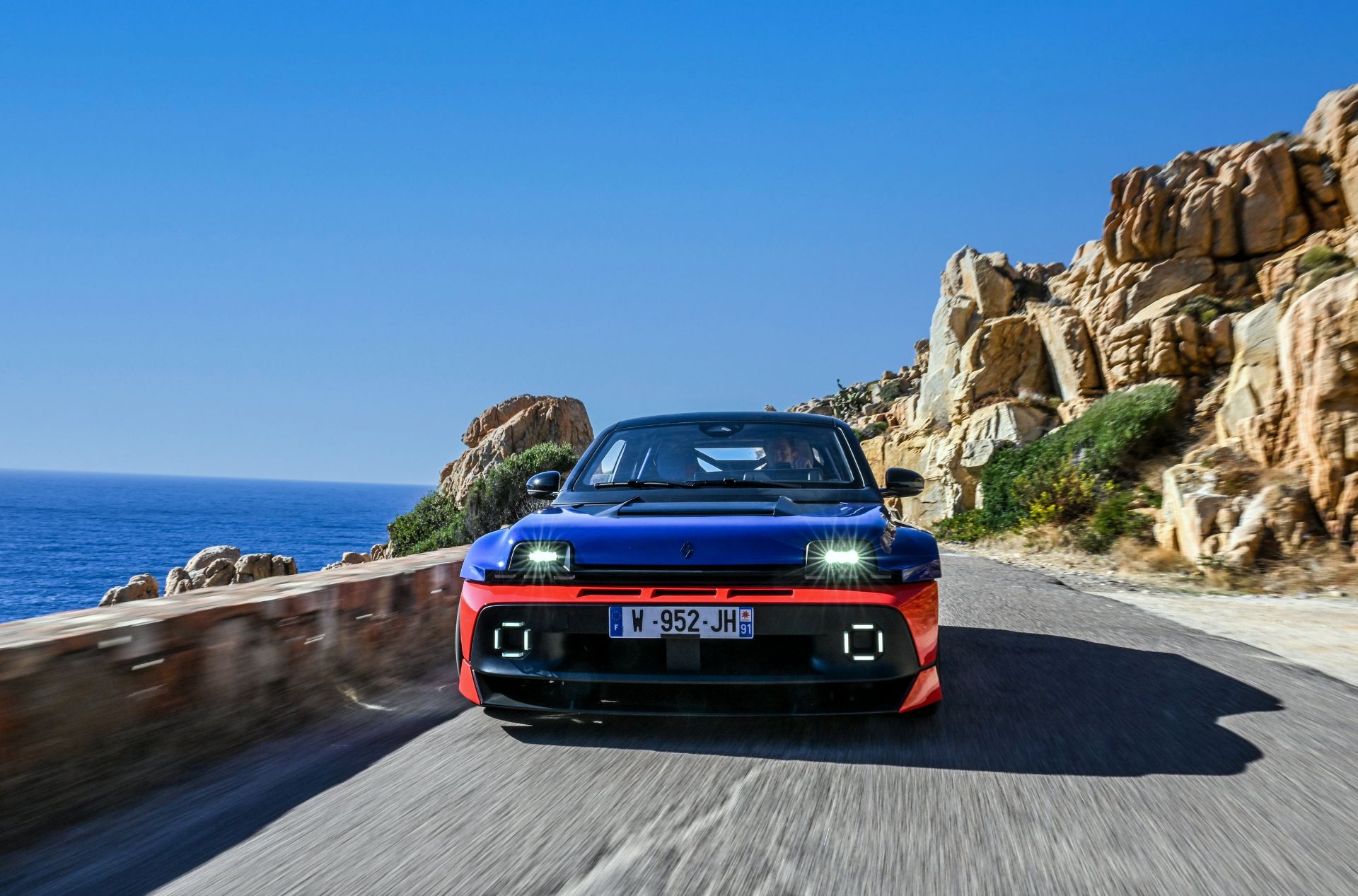 renault-5-turbo-3e-at-the-historic-tour-de-corse-carnet-hir-1
