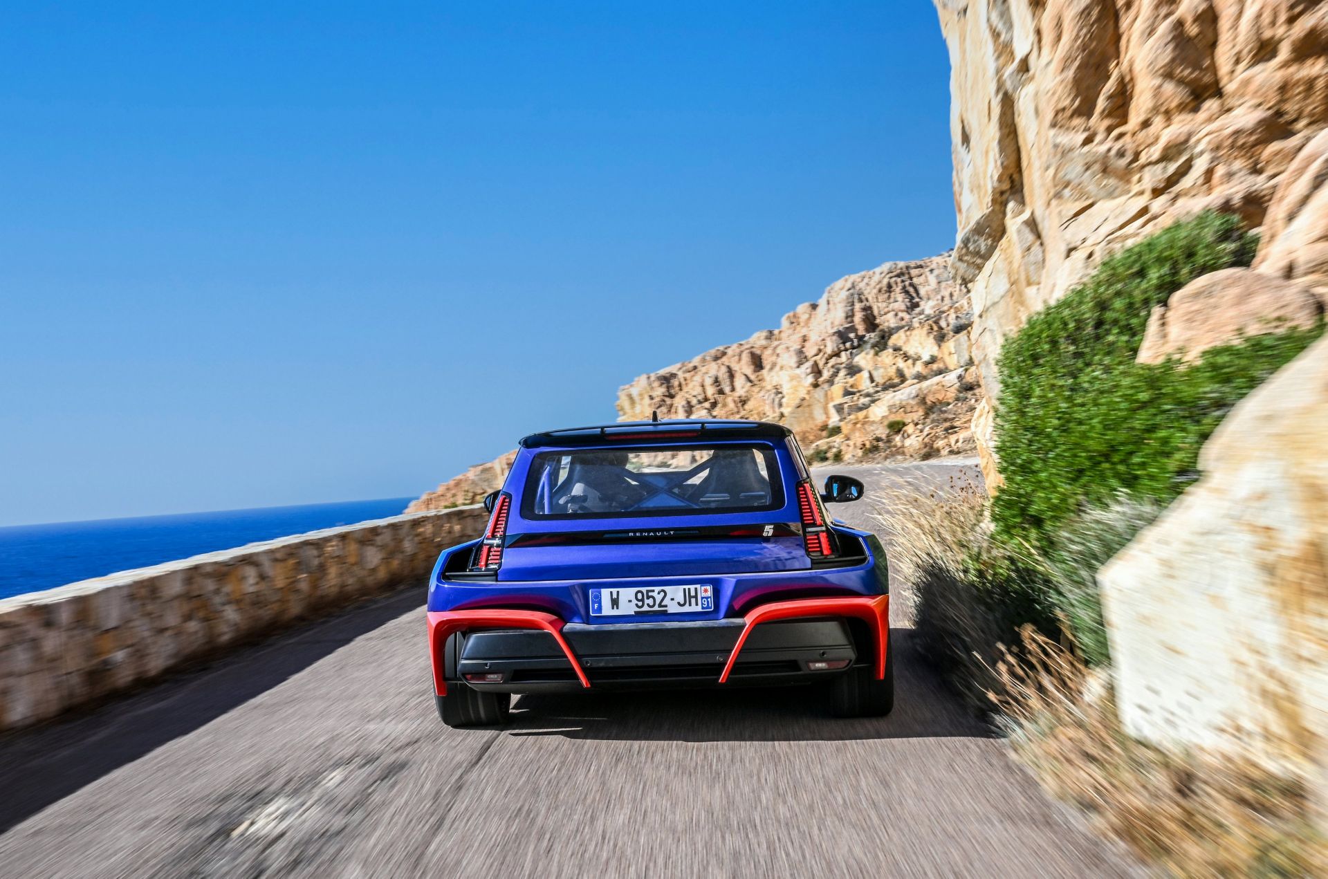 renault-5-turbo-3e-at-the-historic-tour-de-corse-carnet-hir-10