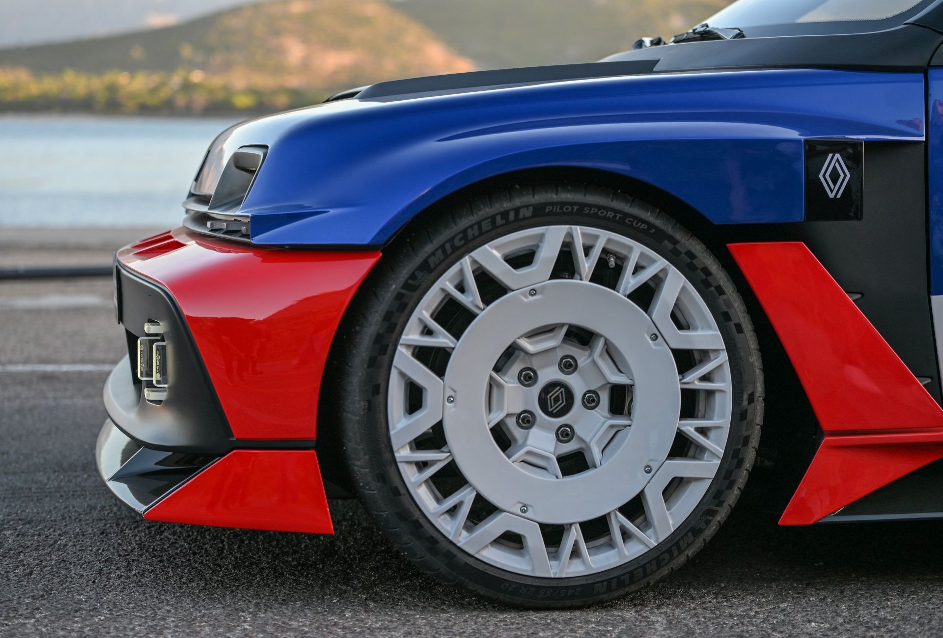 renault-5-turbo-3e-at-the-historic-tour-de-corse-carnet-hir-16