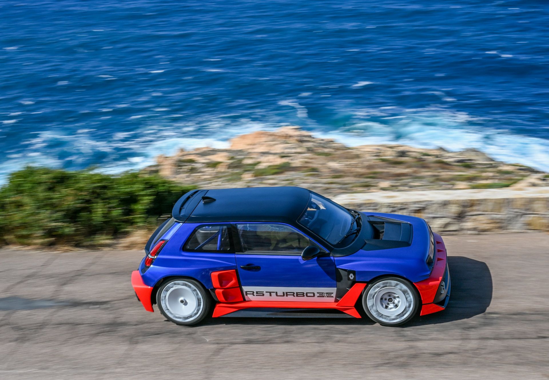 renault-5-turbo-3e-at-the-historic-tour-de-corse-carnet-hir-7