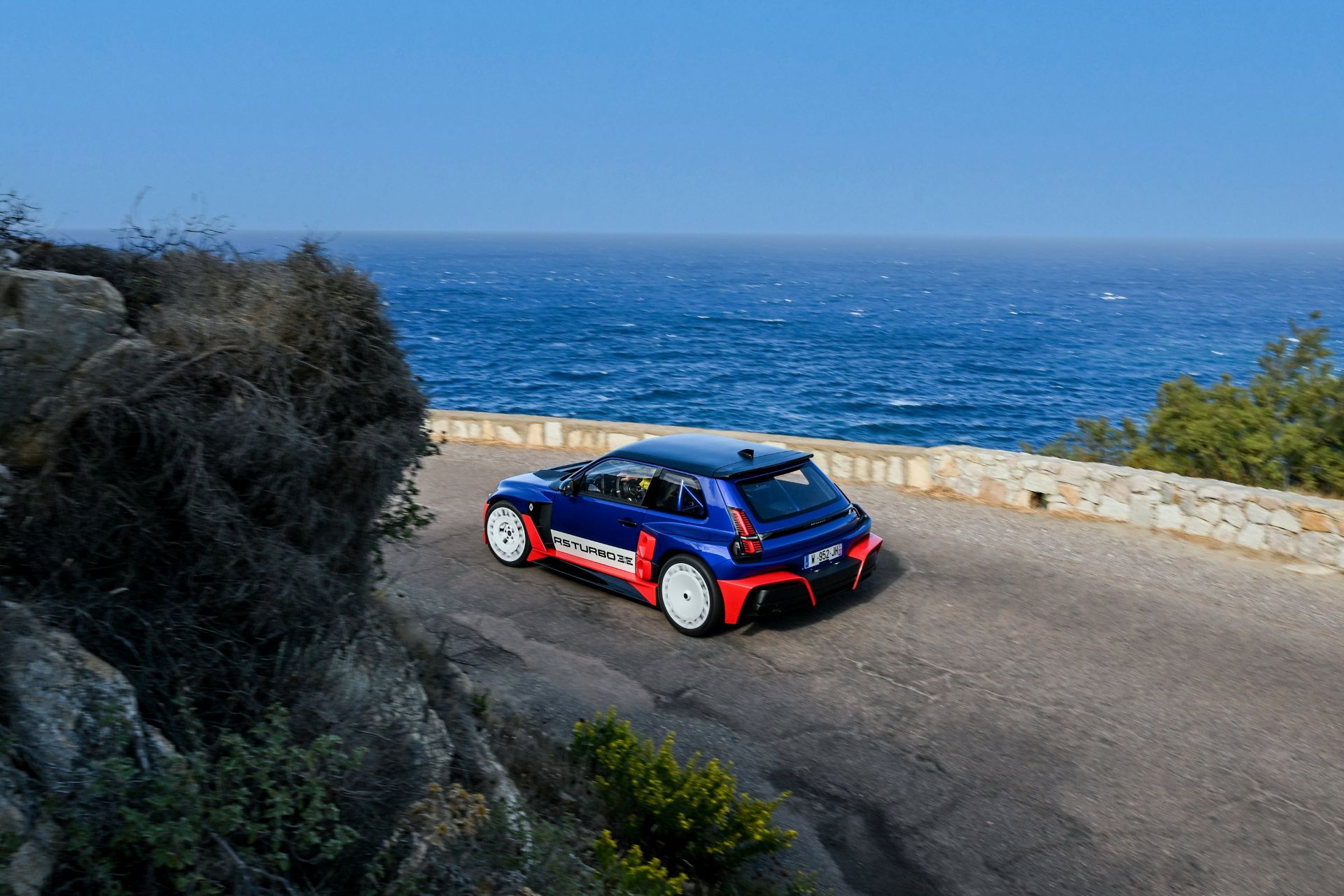 renault-5-turbo-3e-at-the-historic-tour-de-corse-carnet-hir-9