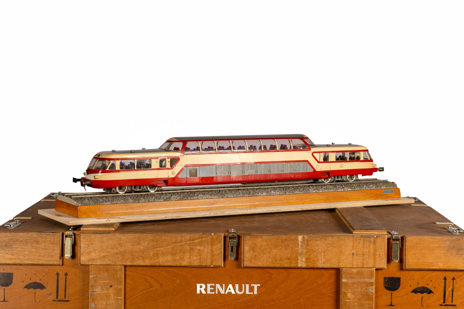model-of-the-panoramic-railcar-carnet-hir