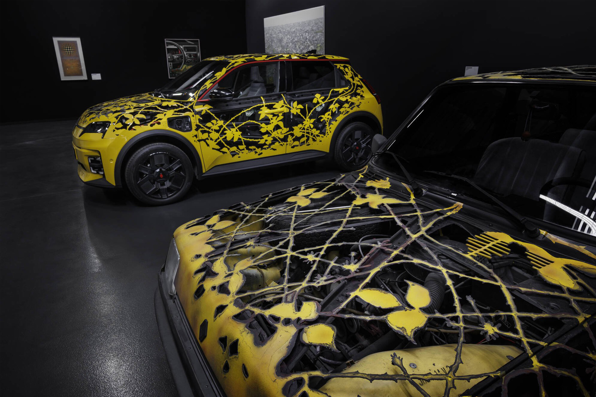 renault-twingo-e-tech-electric-techno-absolute-green-carnet-hir