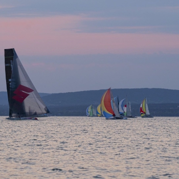 Vitorlát bontott a Balatonon a Suzuki