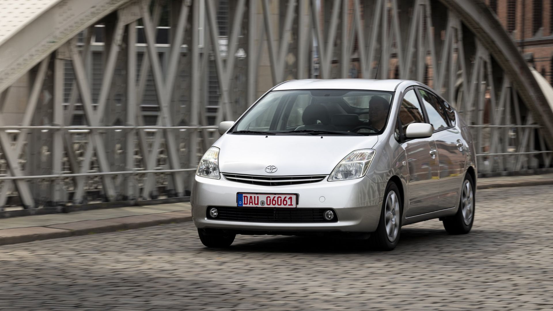 prius-previous-generations-carnet-hir