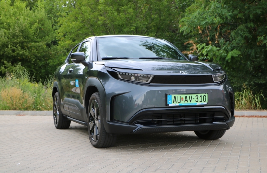 A kötelezőt  hozza a legkisebb elektromos Toyota